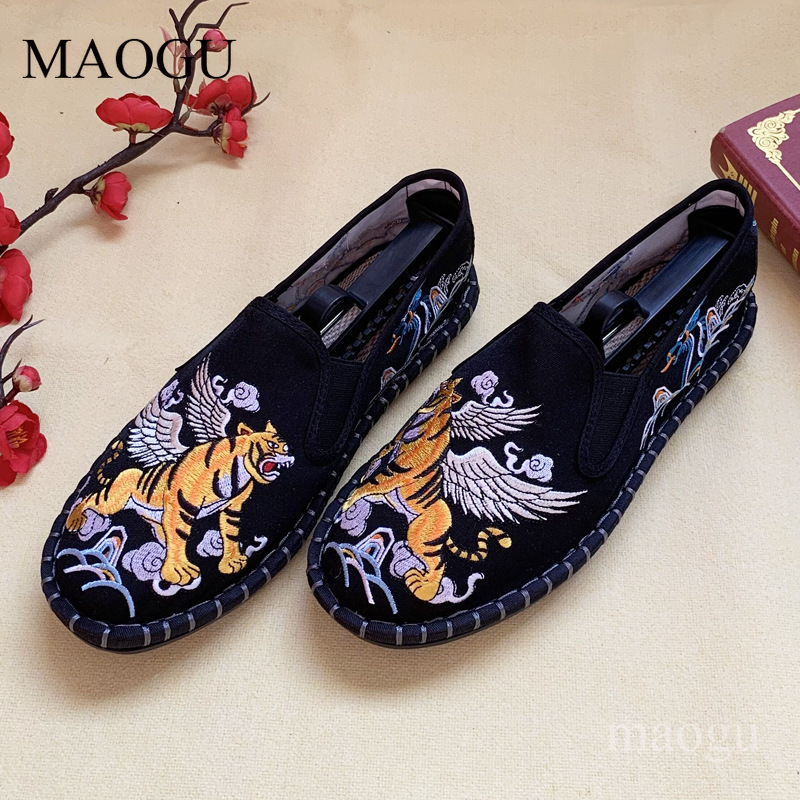 Unisexowe wsuwane buty w chińs – Embroidery Stitches recenzja i cena