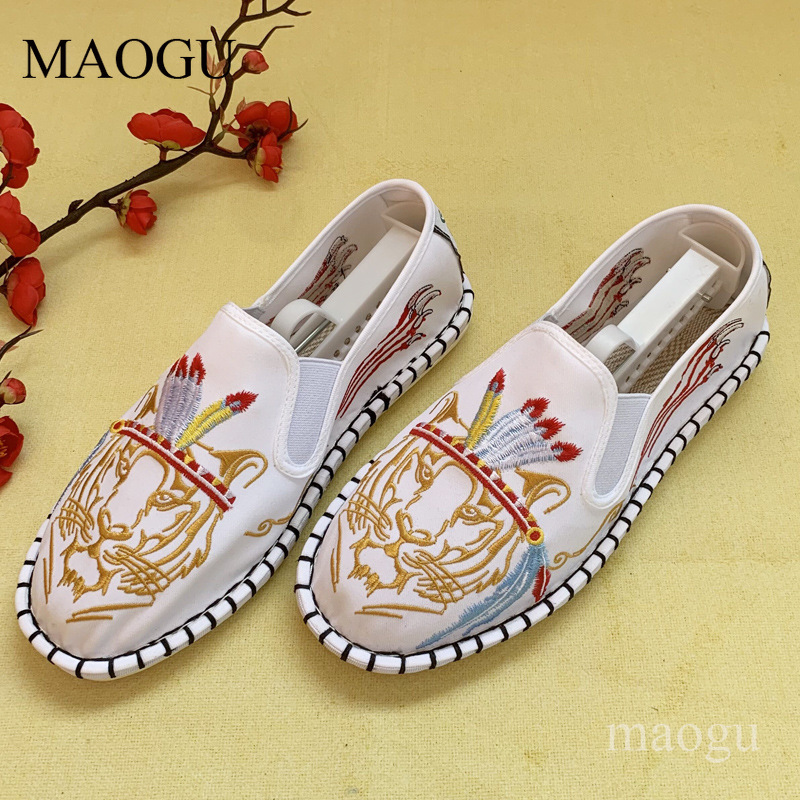 Unisexowe wsuwane buty w chińs – Embroidery Stitches recenzja i cena